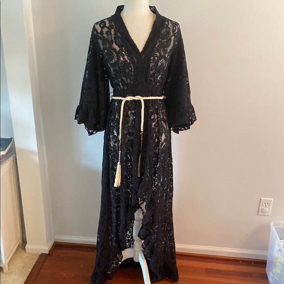 VENUS Tops - Venus NWOT black lace long hi/low top size 2